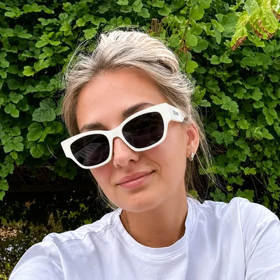 Mia Stone - slot reviewer